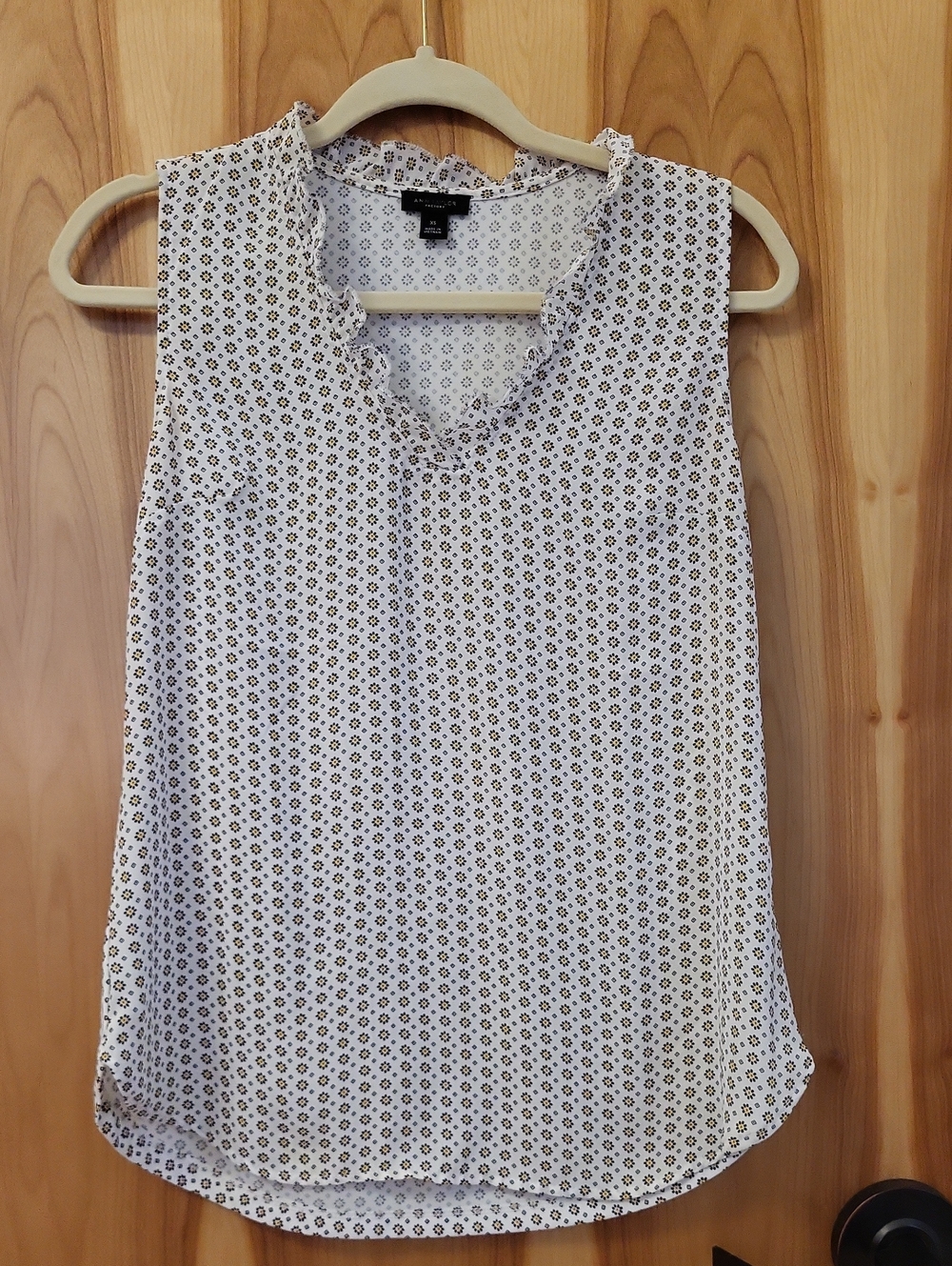 Ann Taylor Factory White Sleeveless Printed V-Neck Blouse